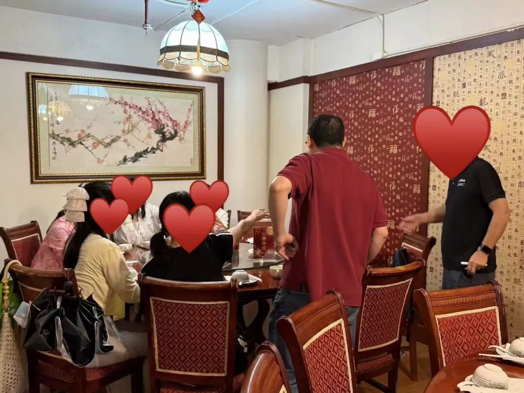 晚宴交流瞬间